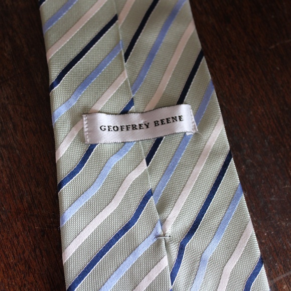 Geoffrey Beene 100% Silk Tie - Picture 2 of 3